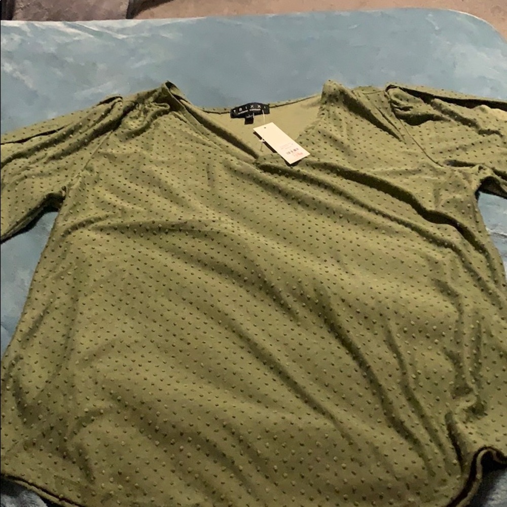Francesca’s Green Blouse with Split Sleeves